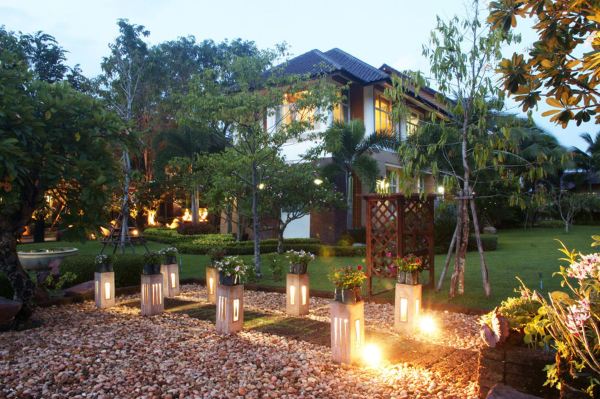 โรงแรม จันทรา รีสอร์ท