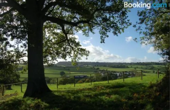 伍德海恩斯奧查德穀倉度假屋