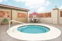 La Quinta Inn & Suites by Wyndham Laredo Airport - badewanne