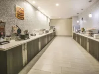 La Quinta Inn & Suites by Wyndham Dallas - Richardson Hotels near Park Central
