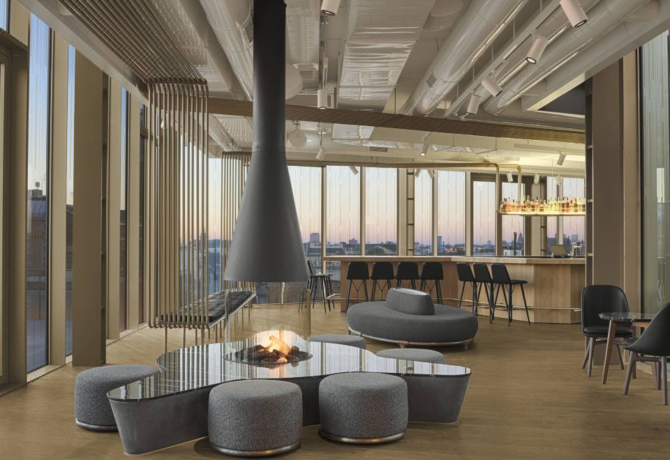 1. W 암스테르담..