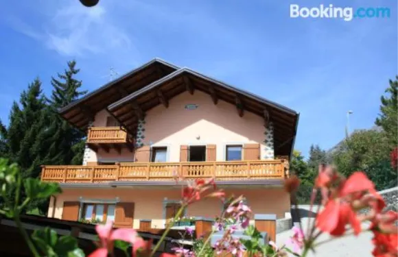 博爾米奧温泉小屋公寓