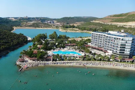 Tusan Beach Resort - All Inclusive Отели в г. Bayraklidede Mahallesi