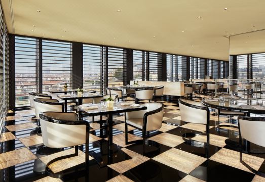 1. 아르마니 호텔 ..