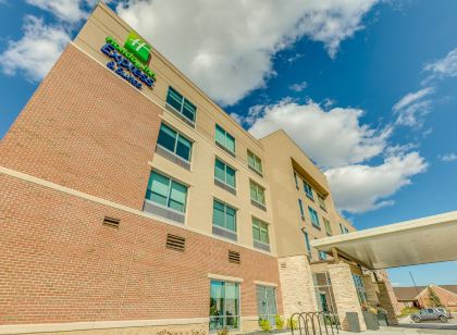 Holiday Inn Express & Suites Okemos - University Area