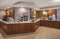 La Quinta Inn & Suites by Wyndham Erie - breakfast