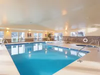 Clarion Pointe Wenatchee - Pools