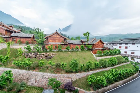 Dajueshan International Hotel Отели рядом со станцией Zixi Railway Station