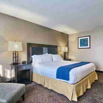 Holiday Inn Express Detroit-Birmingham Rooms