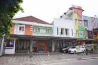 RedDoorz @ Ciliwung Guest House Syariah Hotel a Polowijen