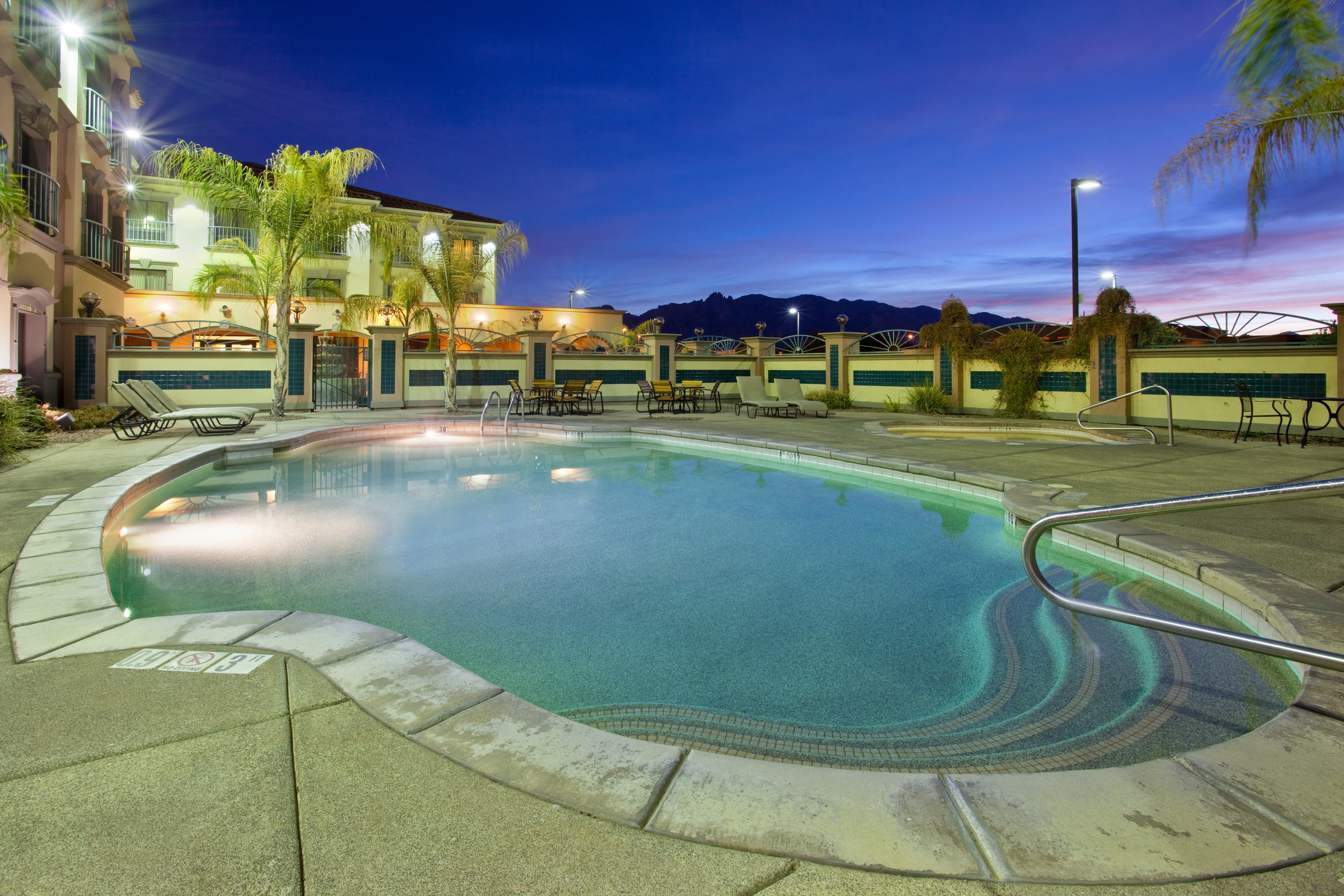 Holiday Inn Express & Suites Tucson Mall