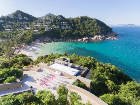 Banyan Tree Samui Отели рядом с достопримечательностью «Guan-Yu Koh Samui Shrine»