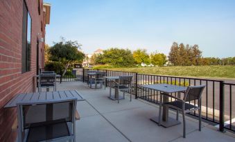 Holiday Inn Express & Suites Davis - University Area