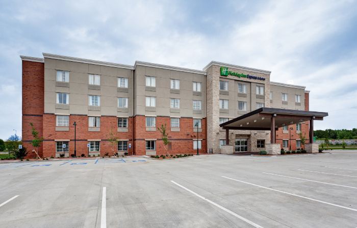 Holiday Inn Express & Suites MANHATTAN by IHG