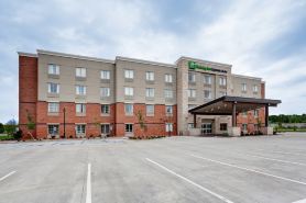 Holiday Inn Express & Suites MANHATTAN by IHG