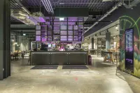 Moxy London Heathrow Airport - bar