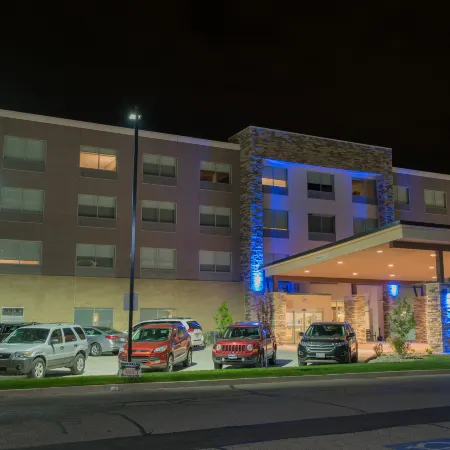 Holiday Inn Express & Suites ORLAND PARK - MOKENA by IHG