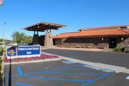 Best Western Plus Thousand Oaks Inn Отели рядом с достопримечательностью «Лейк Шервуд»