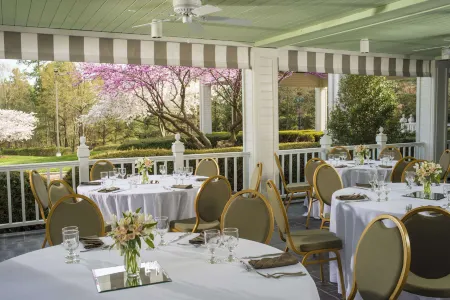 DoubleTree by Hilton Raleigh - Durham Airport at Research Triangle Park Отели в г. Дарем