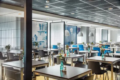 Holiday Inn Express Rotterdam - Central Station Отели рядом с достопримечательностью «KPN Telecom Building / Toren op Zuid»