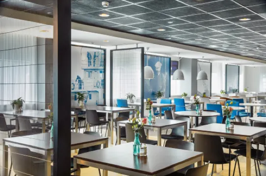 Holiday Inn Express ROTTERDAM - CENTRAL STATION by IHG