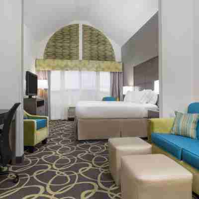 Holiday Inn Express & Suites Ames Rooms