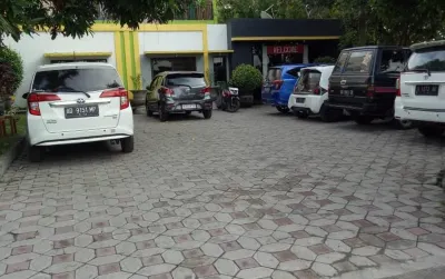 RedDoorz Syariah @ Colomadu 2 Hotel a Tohudan