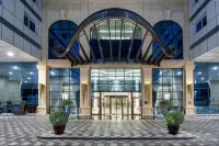 فندق ديوكس دبي، رويال هايدواي Hotels near نخلة الجميرة