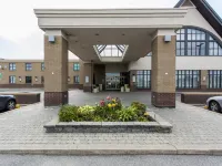 Radisson Hotel Montreal Airport Hotels near Lachine