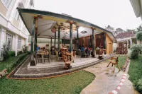 Summer Season Hotel Hotels in Sosrowijayan Street