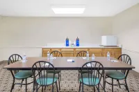 Microtel Inn & Suites by Wyndham Franklin Hotel di Macon County