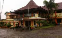 Hotel Paraksari Hoteller i Pakembinangun