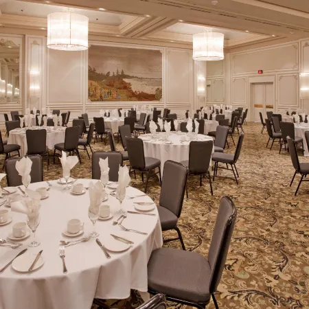 Wyndham Gatineau-Ottawa & Conference Centre Отели рядом с достопримечательностью «Торговый центр Rideau Mall»