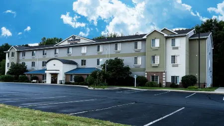 Candlewood Suites ST. Joseph/Benton Harbor Отели рядом с достопримечательностью «Парк штата Гранд Мир»