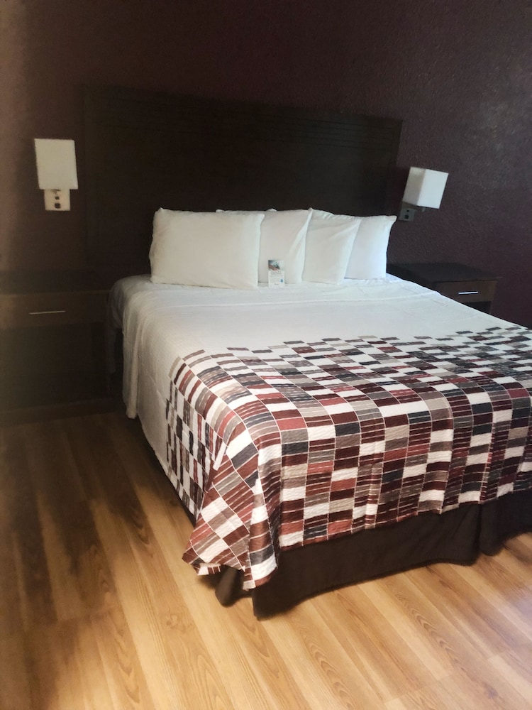 Evergreen Inn & Suites Portland