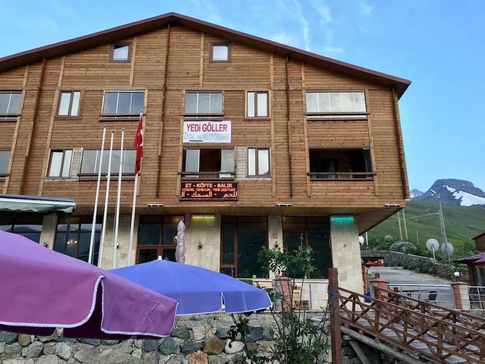 Yedigoller Hotel & Restaurant