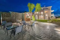 L & C Boutique Apartments - parking
