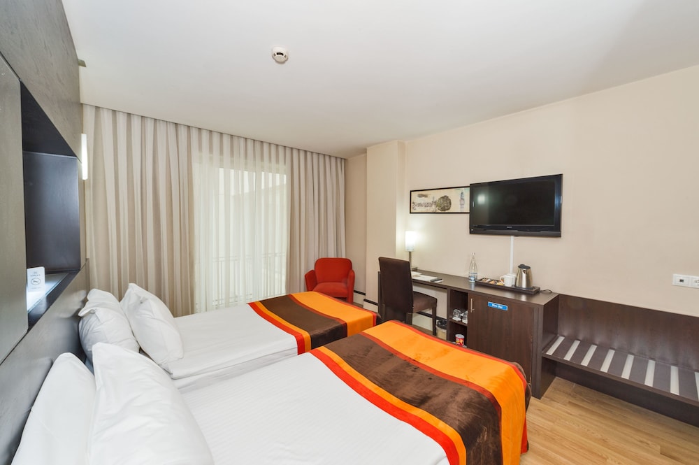 Hotel Beyaz Saray (The Hotel Beyaz Saray)