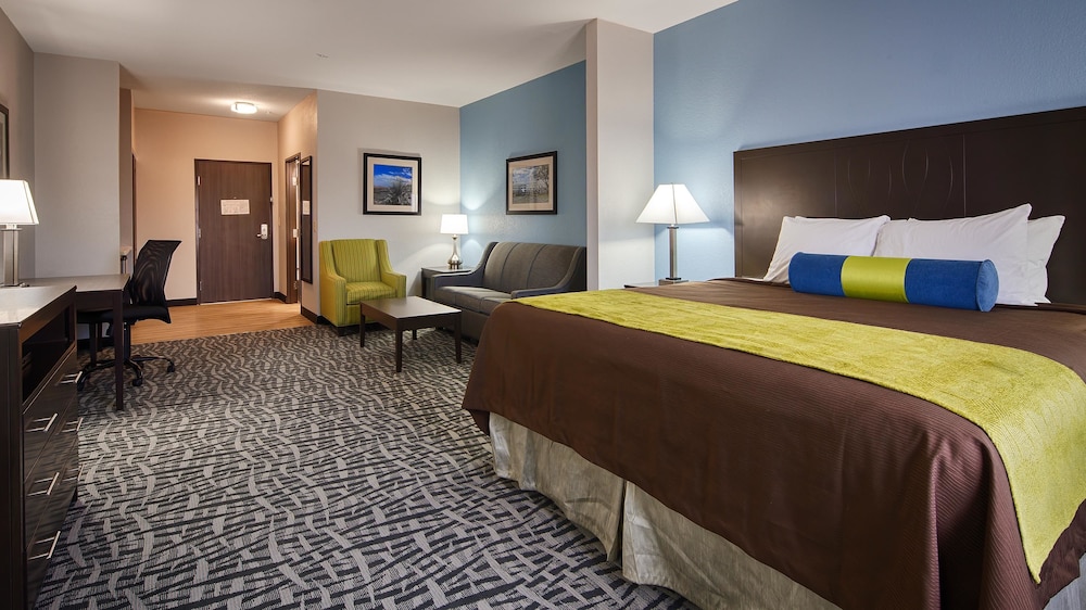 Best Western Plus Lonestar Inn & Suites