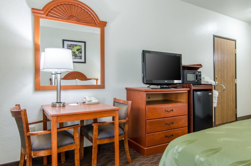 Quality Inn Junction City - Near Fort Riley