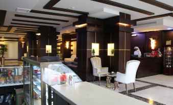 Areen Hotel Al Basateen