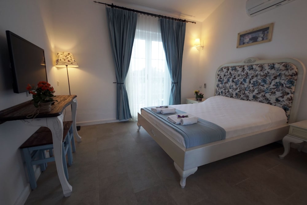 Tarcin Alacati Otel - Adults Only