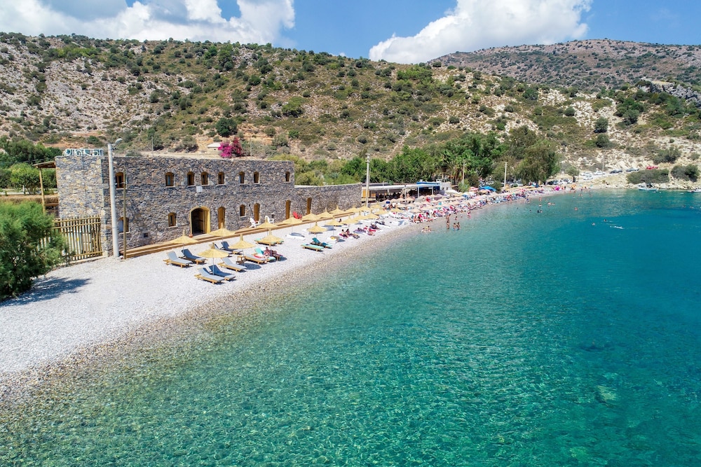 Kargilos Hotel & Beach