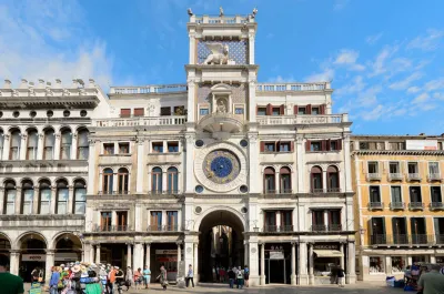 Suites Torre Dell'Orologio Hôtels à proximité de : Tour de l'Horloge de Saint Marc