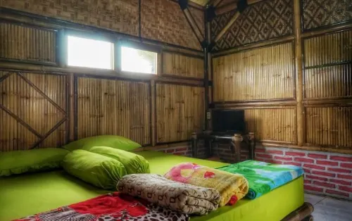 Rumah Kebun Lulu Villa Hotels in Wonosalam