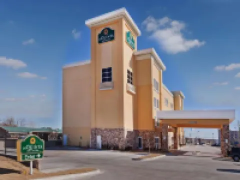 La Quinta Inn & Suites by Wyndham Tulsa - Catoosa Route 66 Hotels in Catoosa