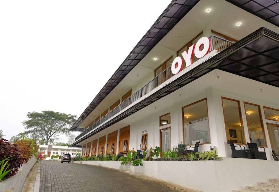 Hotel Kawi Surapatha - Housity