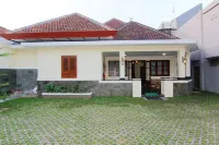 Musafir Guest House Syariah Hotel dekat Batik Sri Ratna