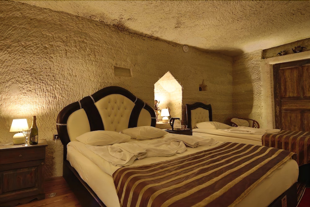 Kayatas Cave Suites