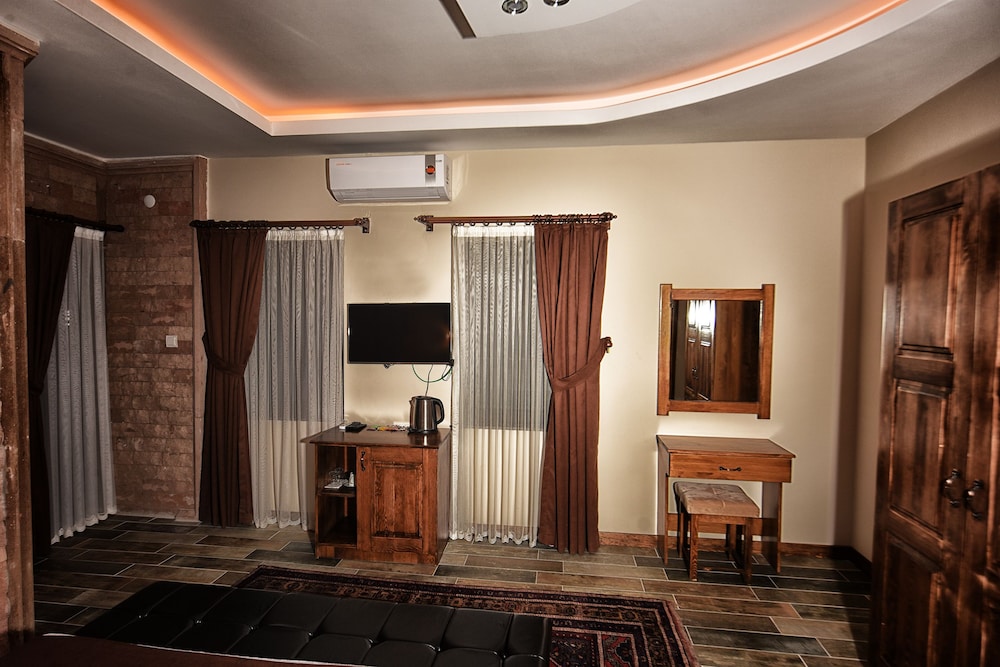 El Nazar Stone Suite